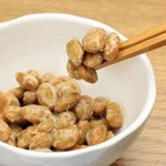 El natto &eacute;s la font m&eacute;s rica en K2 sense rival. Per&ograve; &eacute;s un derivat de la soja i a m&eacute;s, diuen que no t&eacute; massa bon gust...