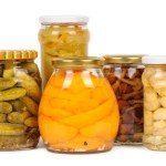 Els salaons en vinagre com cebetes, alls, olives i cogombrets s&oacute;n excel&middot;lents opcions