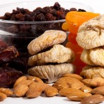 Les fruites dessecades com les figues i les orelletes d'albercoc en porten bastant, per&ograve; cal tenir present que s&oacute;n molt densos en sucres simples
